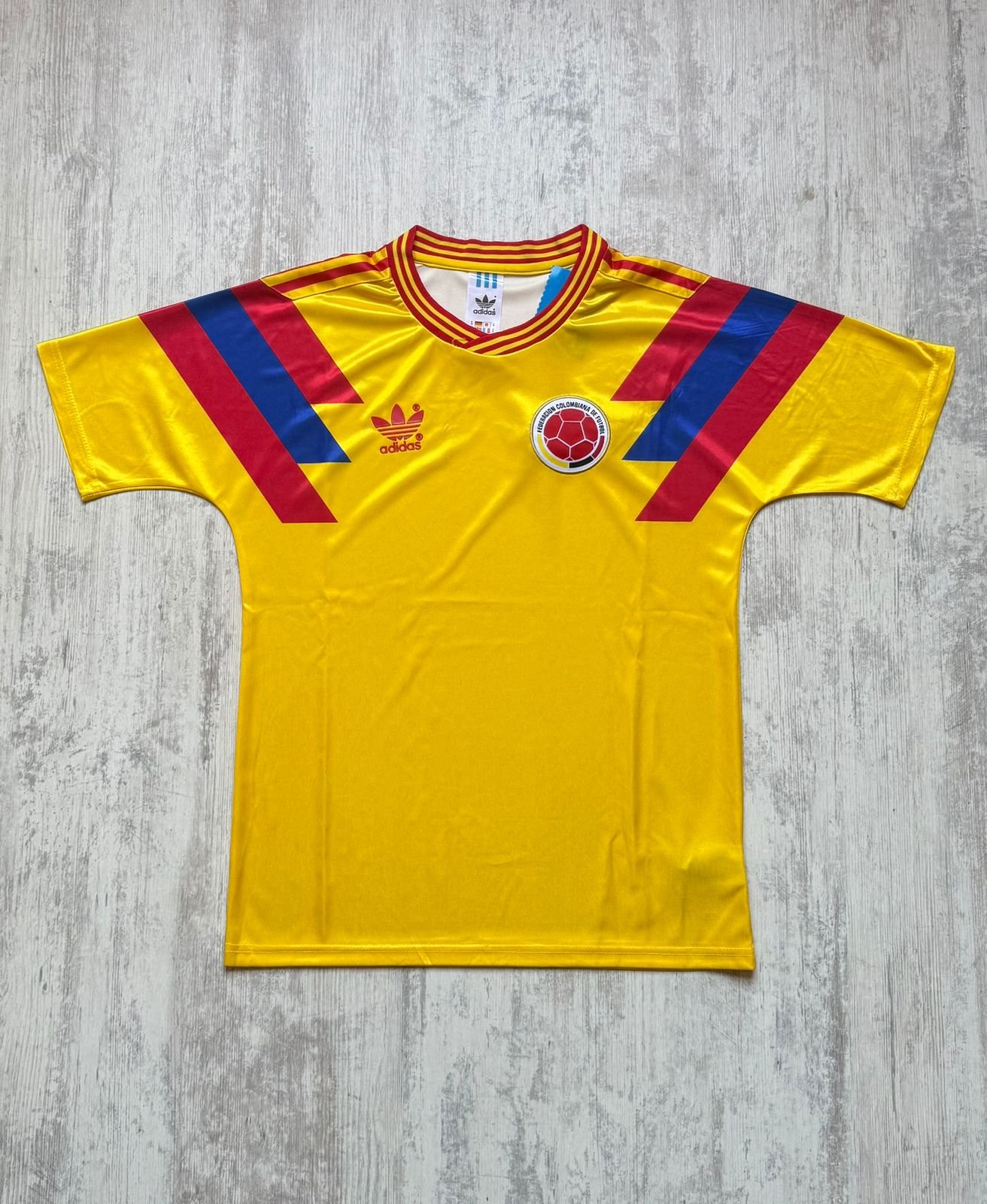 camiseta retro 1.1 – selección colombia – conmemorativa mundial 1990 camiseta retro 1.1 – selección colombia – conmemorativa mundial 1990
